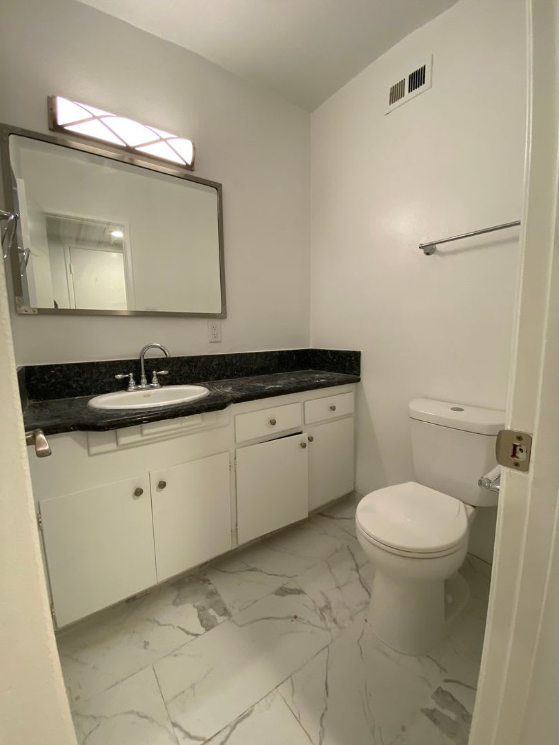928 South Sherbourne Drive – photo 2