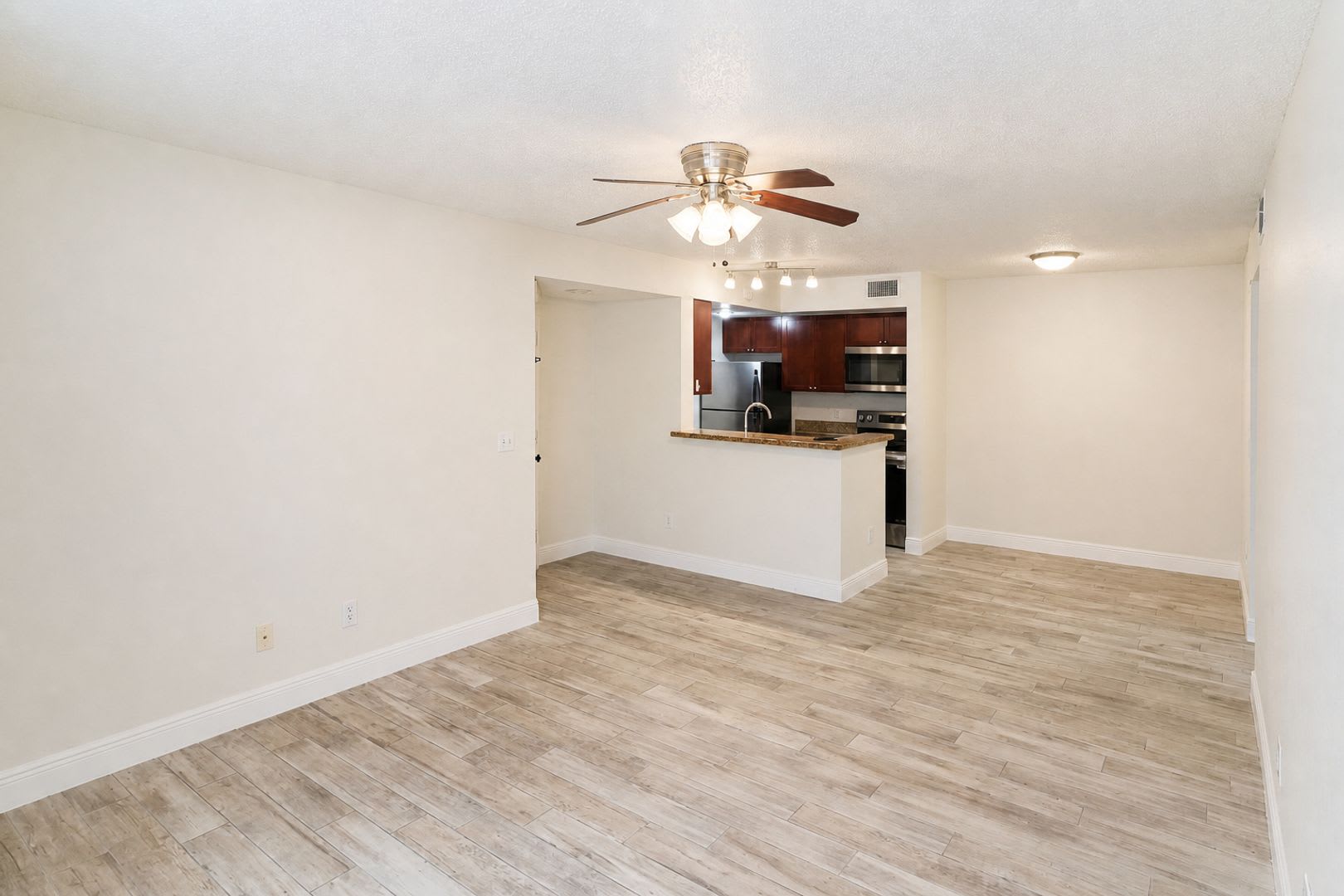 Renovated 2/2 with Pond View Gated Community Near Millenia – photo 4