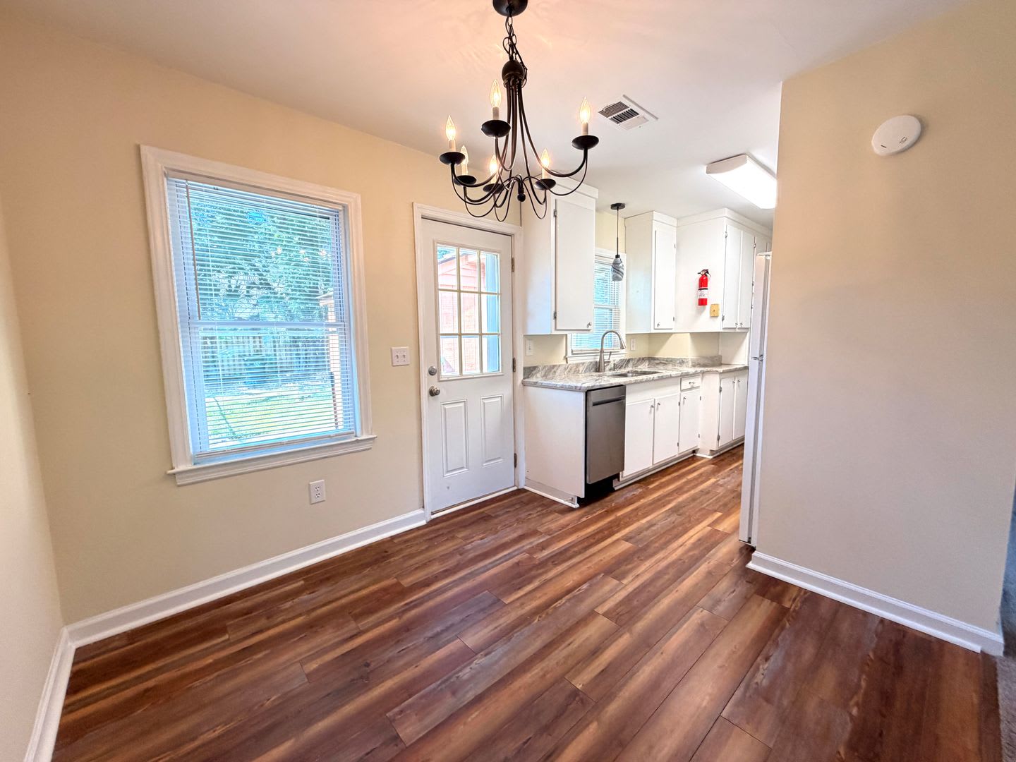 Move In Ready South Windermere Duplex Updated Interior Prime Location – photo 5