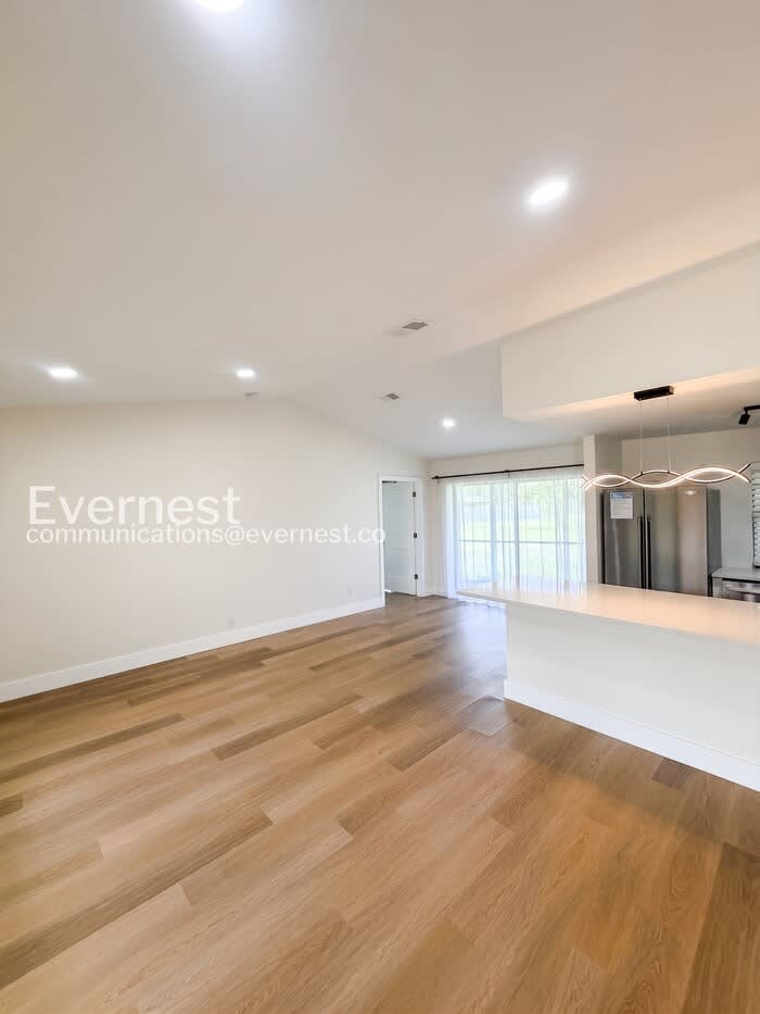 1304 Southeast 11Th Street – photo 5