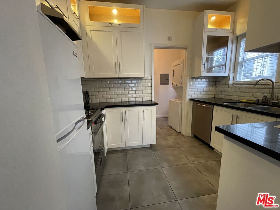 111 N Harper Ave – photo 3