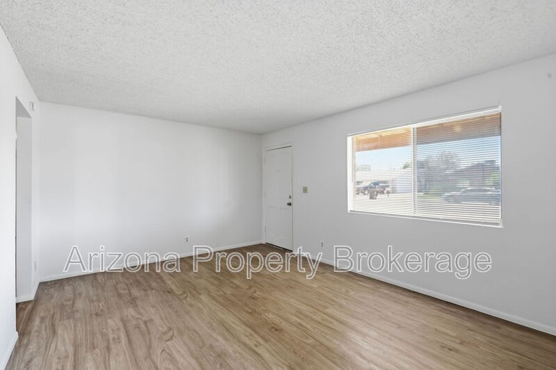 2106 E Evergreen St – photo 5