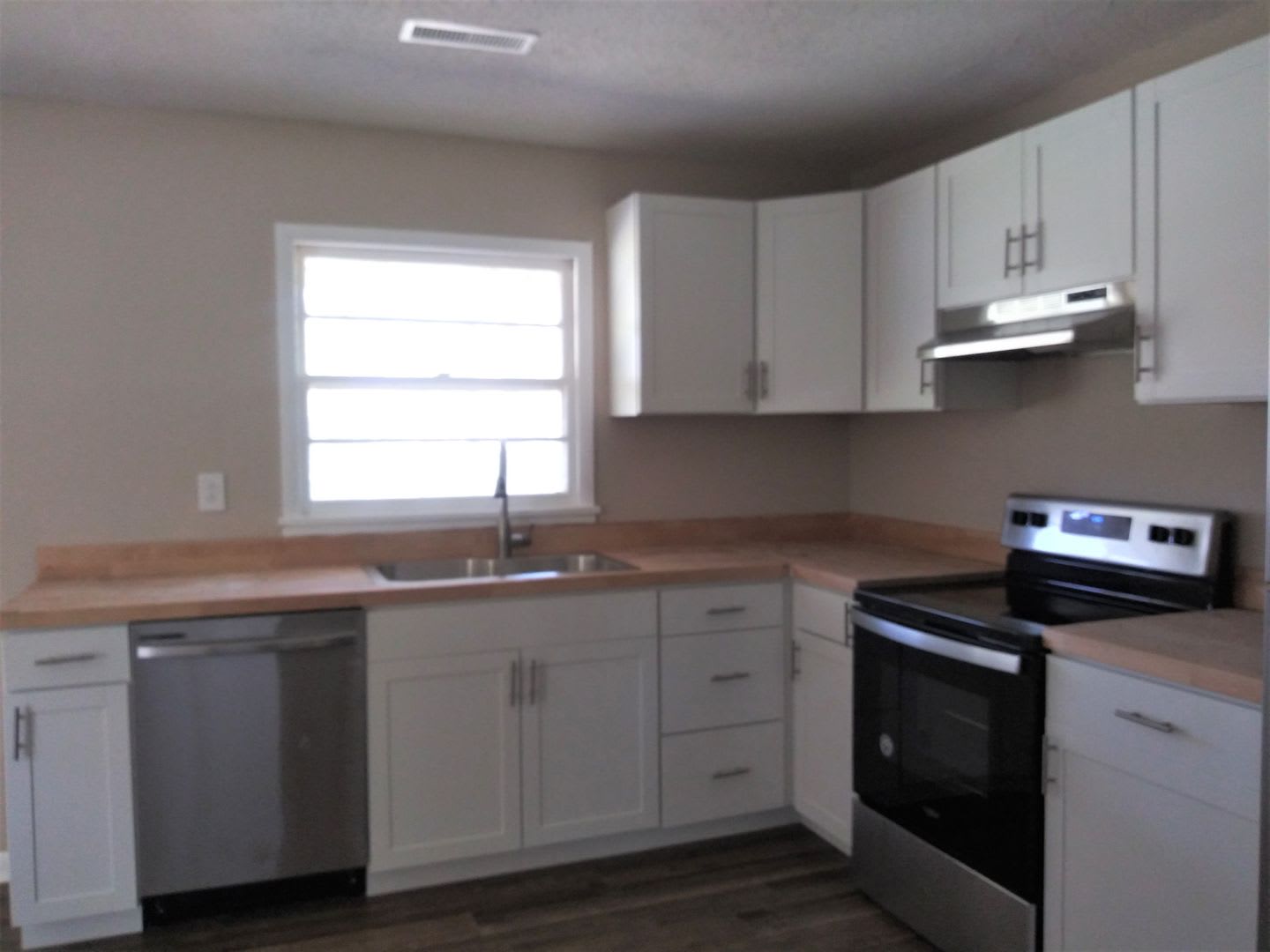 Lovely 3 1 5 Available Now – photo 3