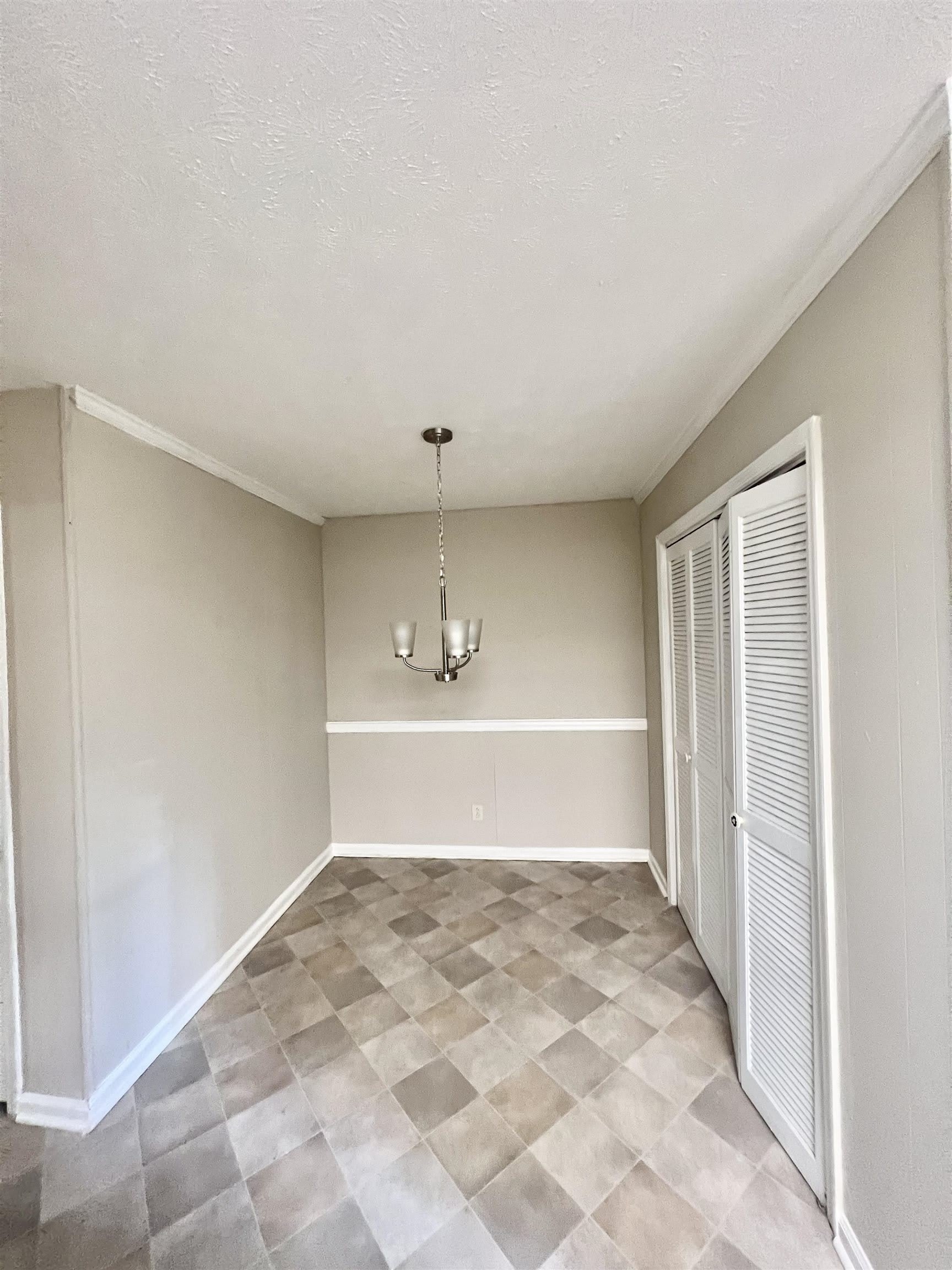 300 Springdale Drive – photo 4