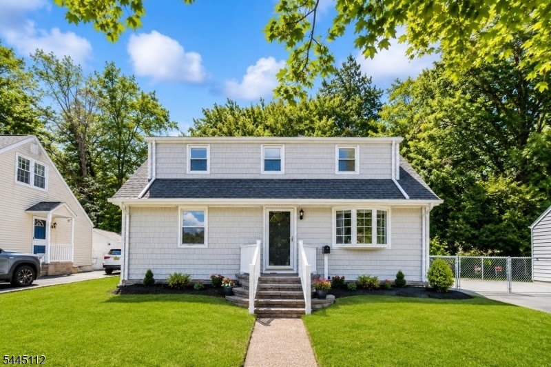 18 Farmingdale Ave – photo 1