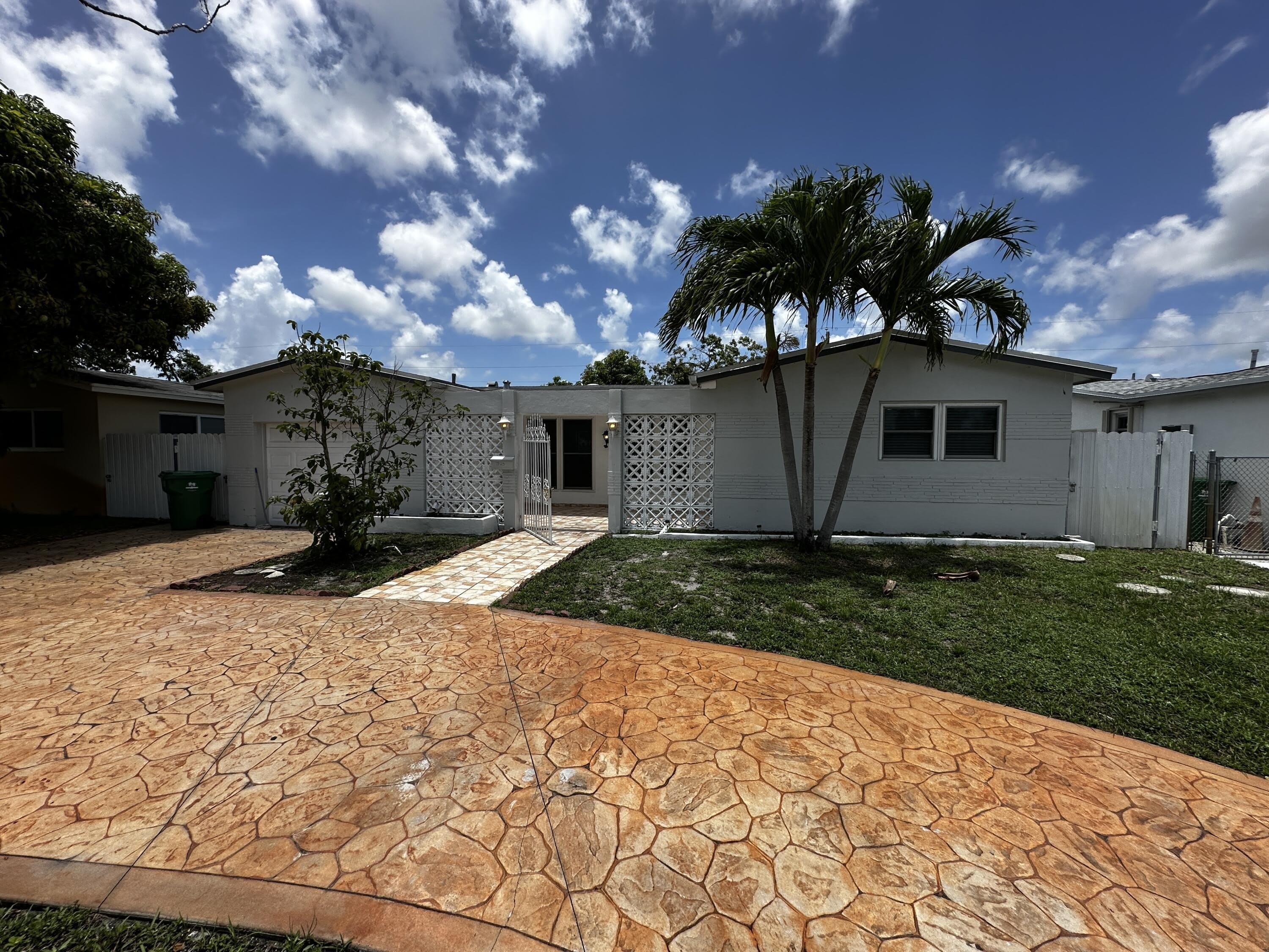 7725 Grandview Boulevard – photo 1