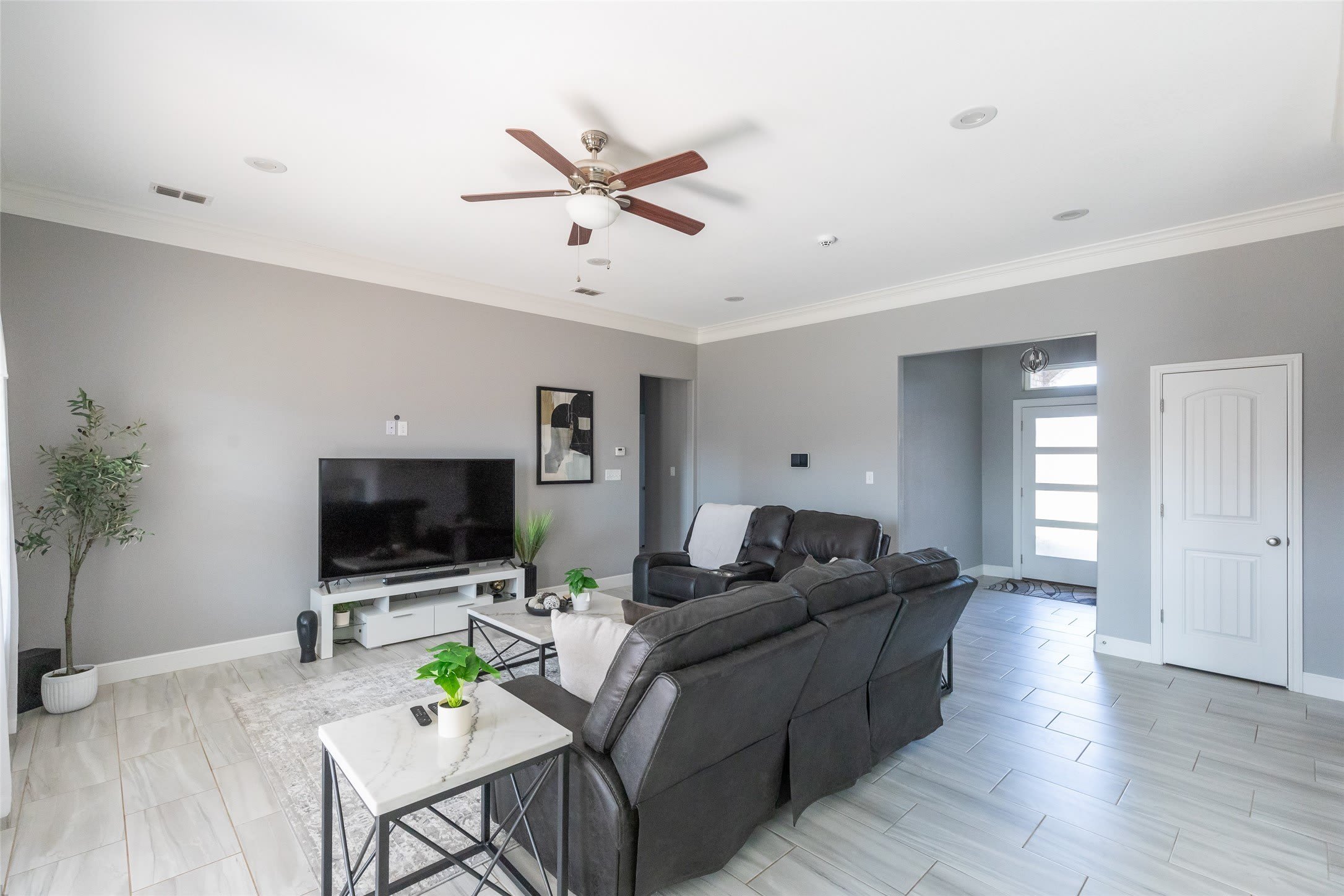 3126 Oakley Street – photo 3