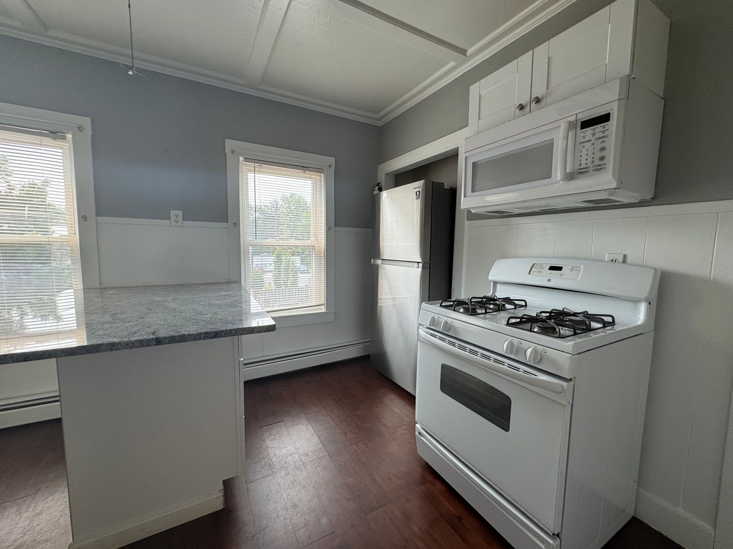 Updated Haverhill 2 Bedroom W/Yard – photo 4