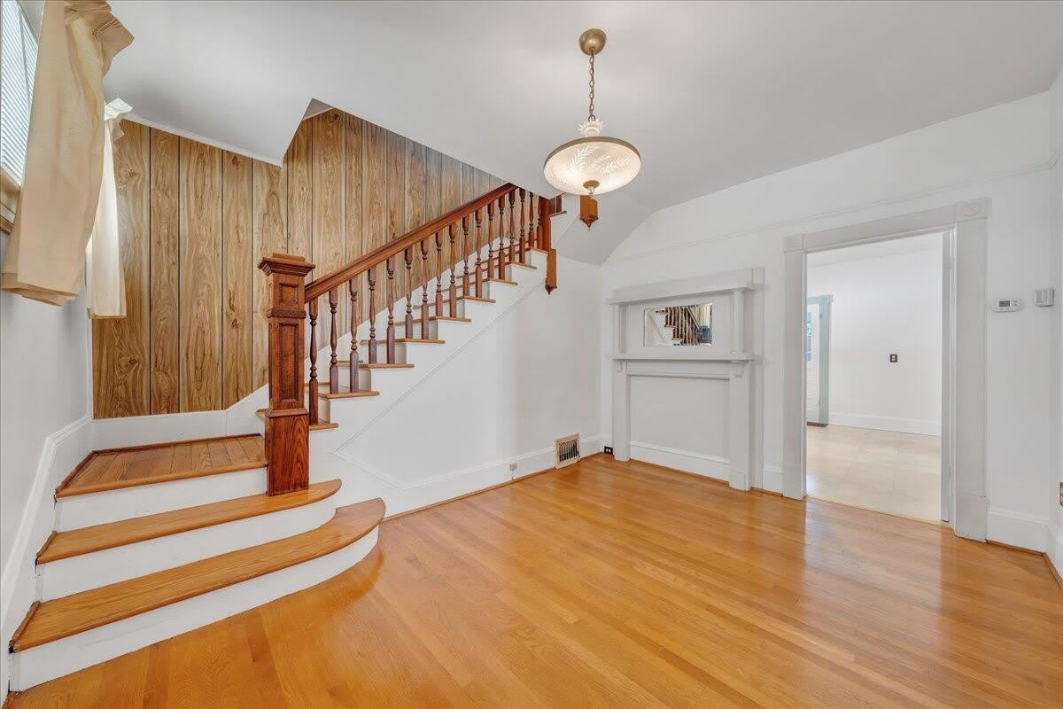 733 Murray Ave SE – photo 3
