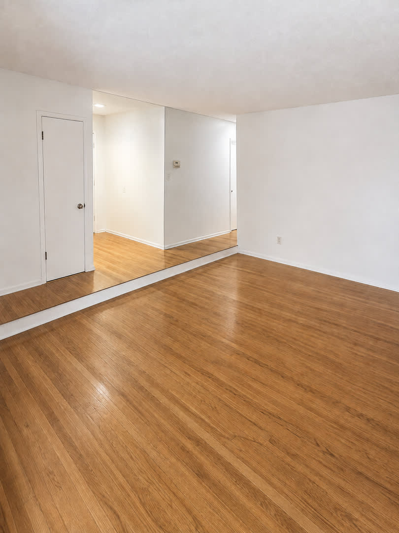 Charming 3-Bedroom Home with Oversized Backyard – photo 3
