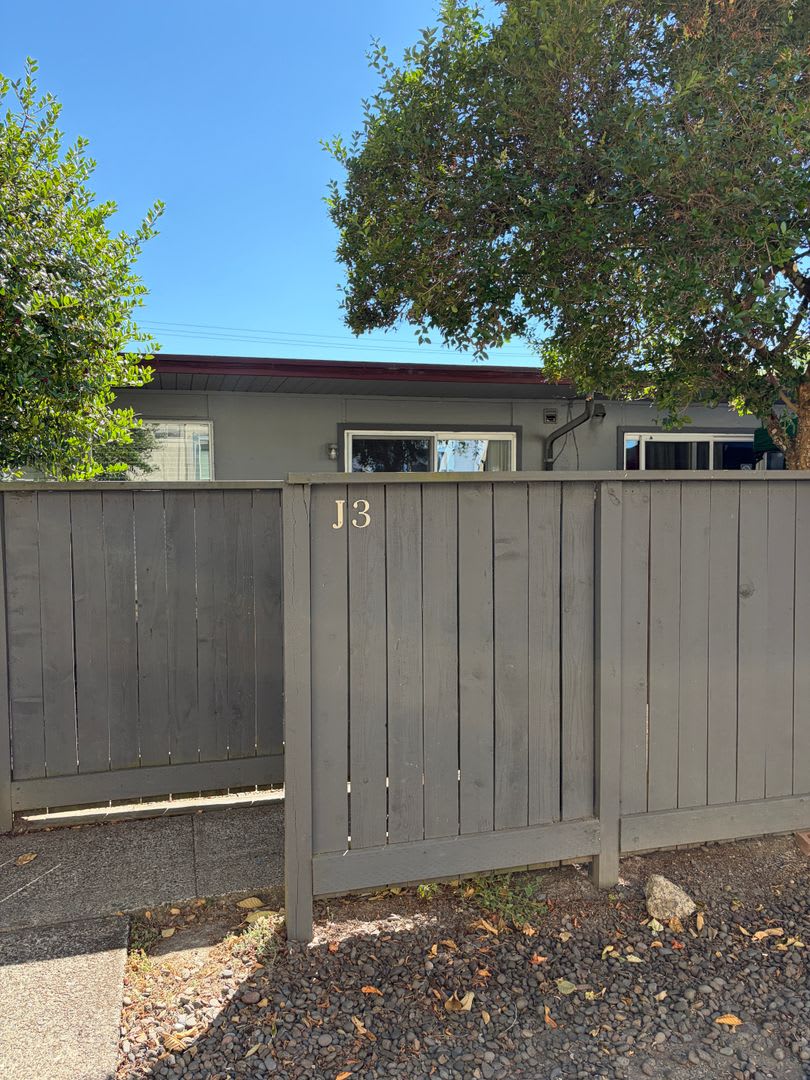 (690) Circle Court – photo 4