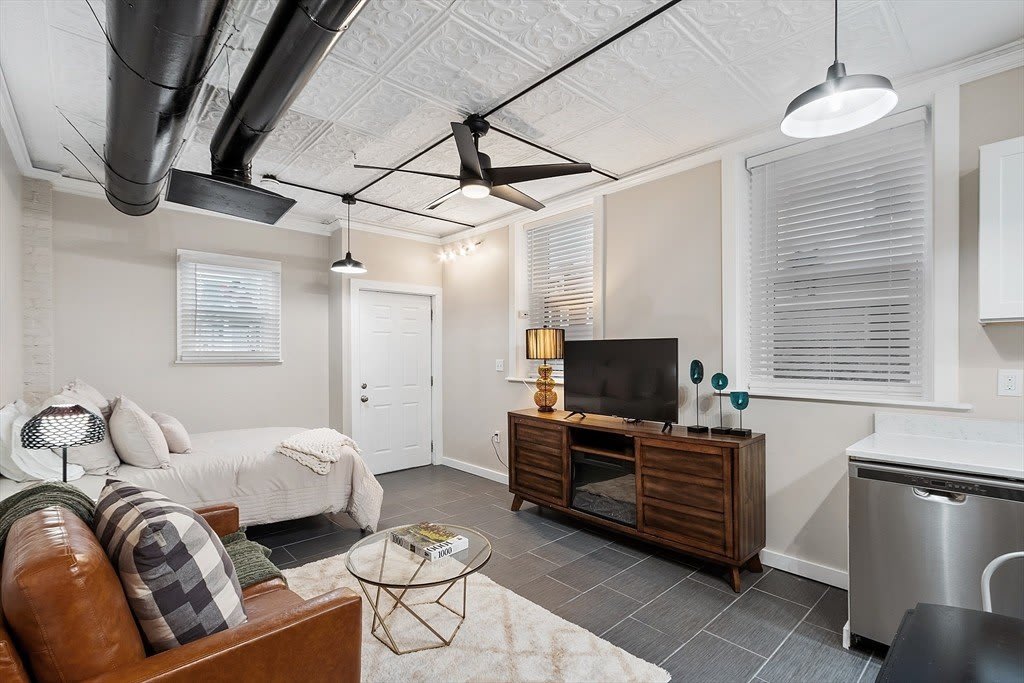 1 Hazel Street – photo 3