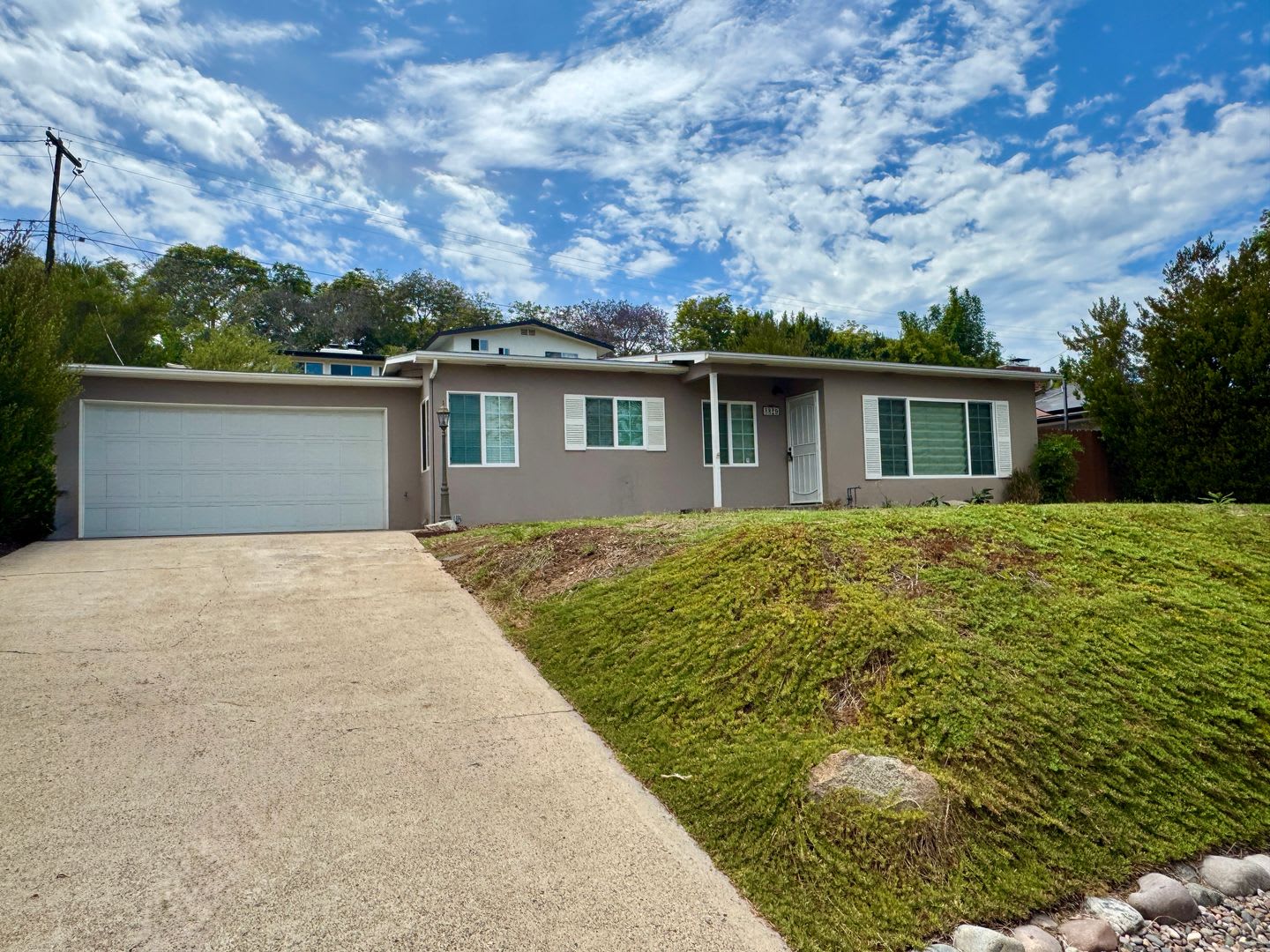 Beautiful 3 Bedroom 1 Bath House w/Central A/C in Spring Valley/La Mesa! – photo 1