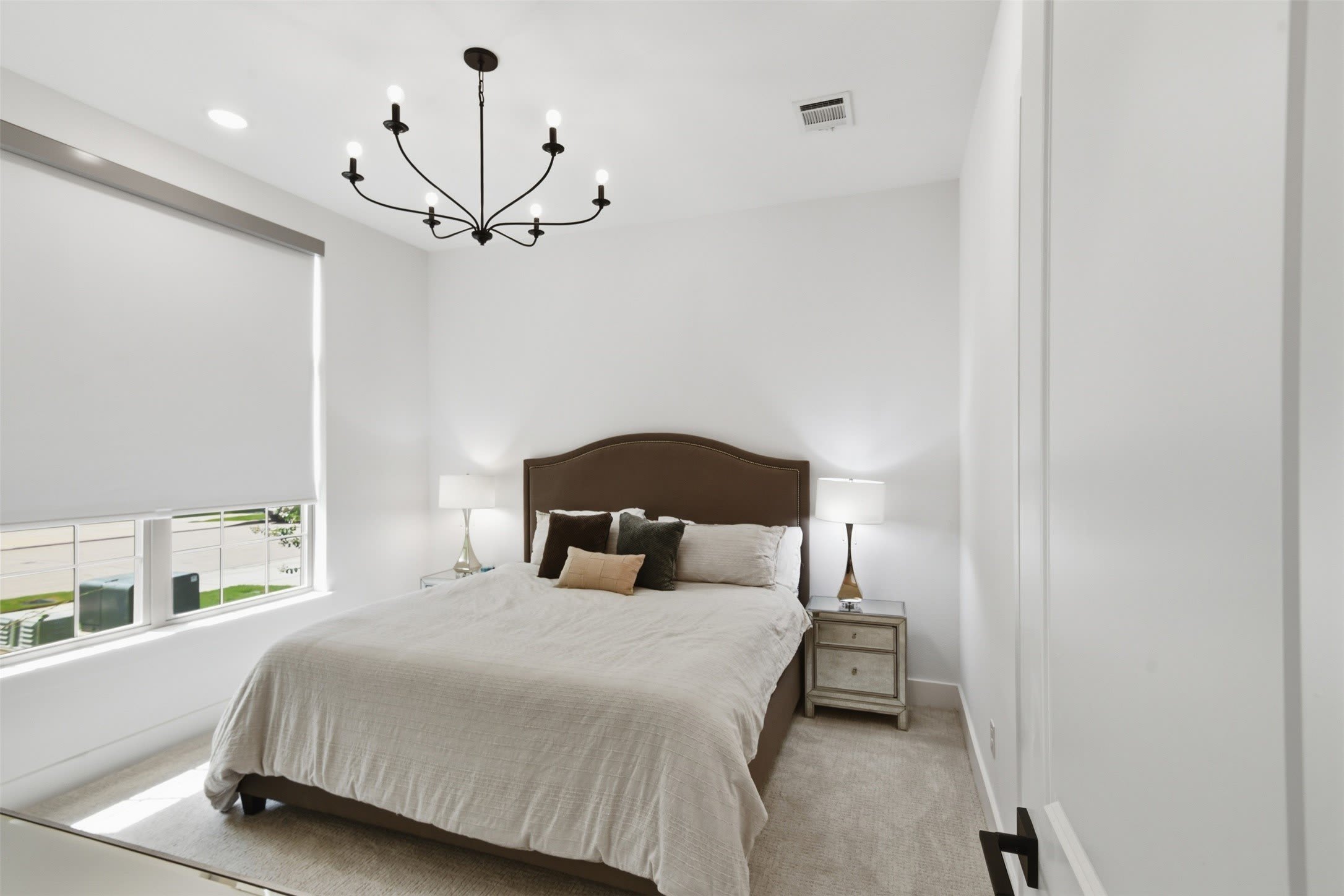 1860 Ellington Drive – photo 3