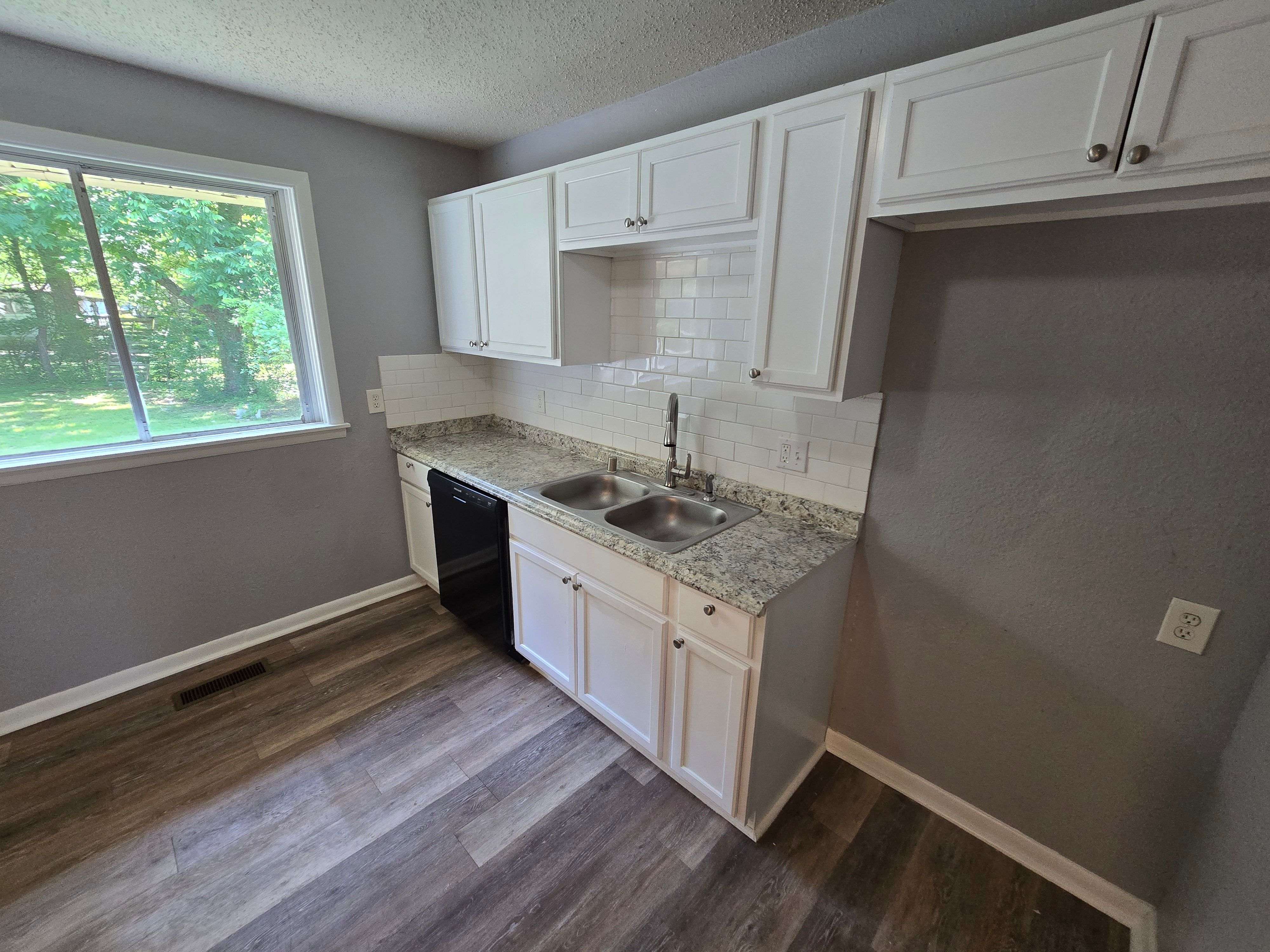 3914 Susan Cir – photo 4