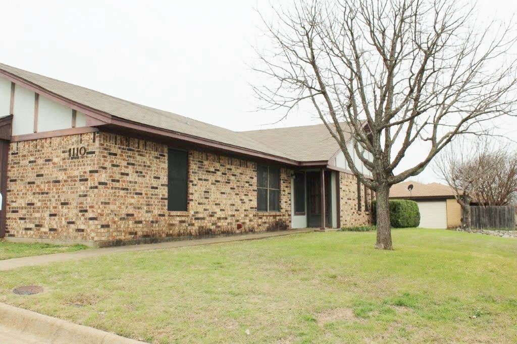 1110 Curtis Drive – photo 1