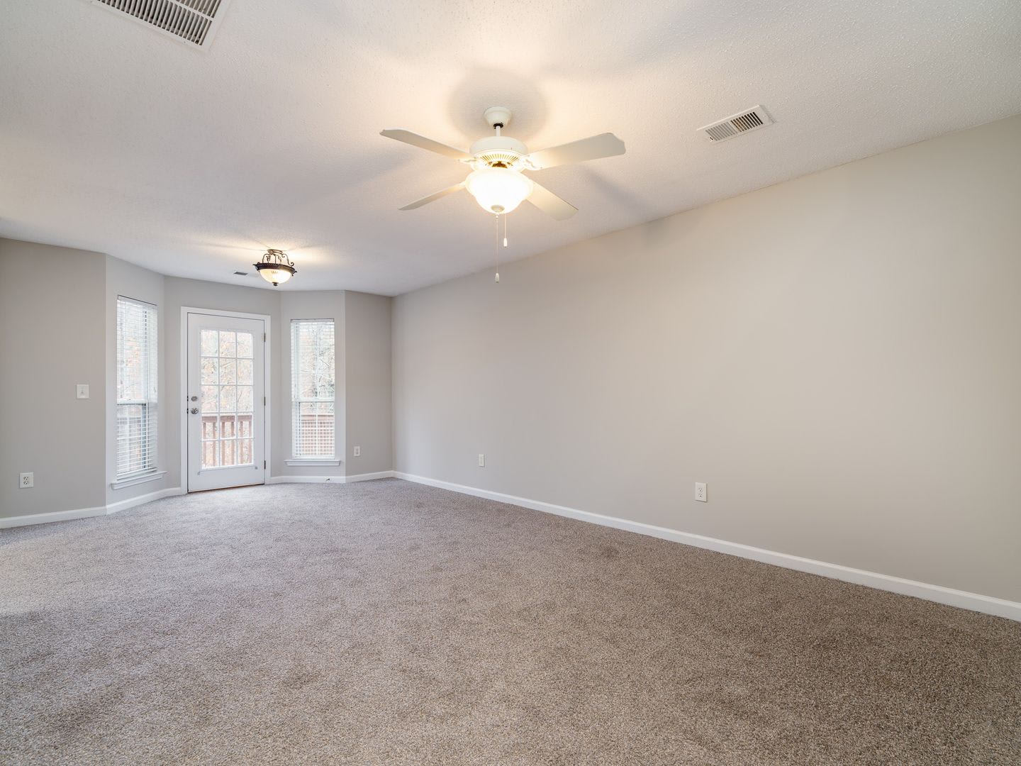 2 Bedroom 2 Bath Townhome with Unfinished Basement – photo 4