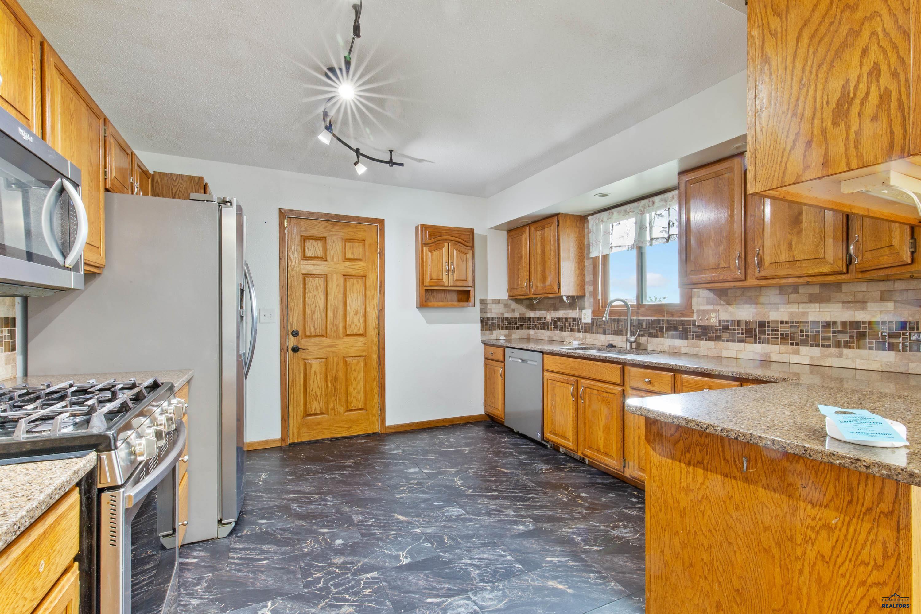 4158 Wisconsin Avenue – photo 3