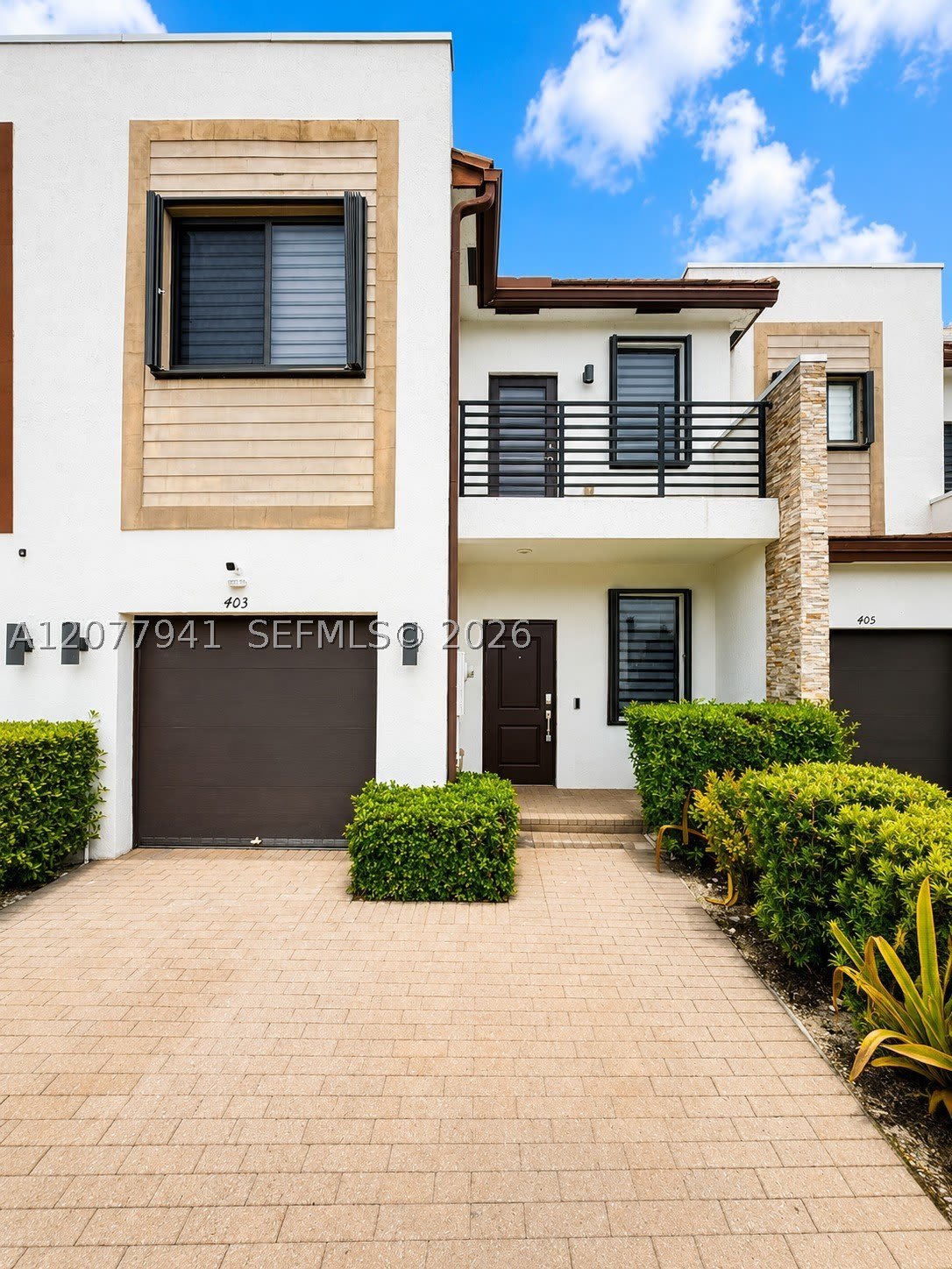 403 NE 208th Ter – photo 1