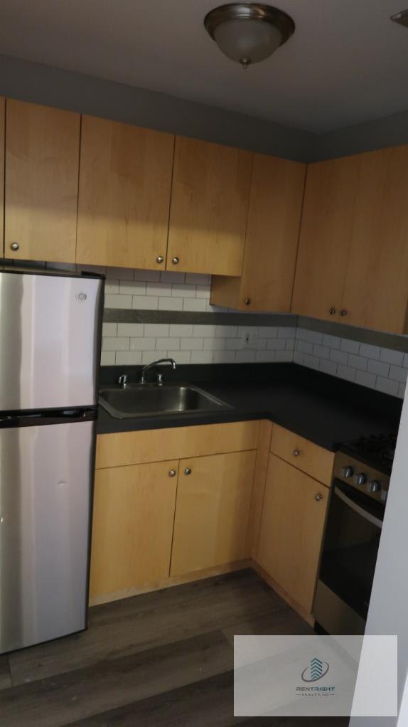 755 W Buena – photo 2