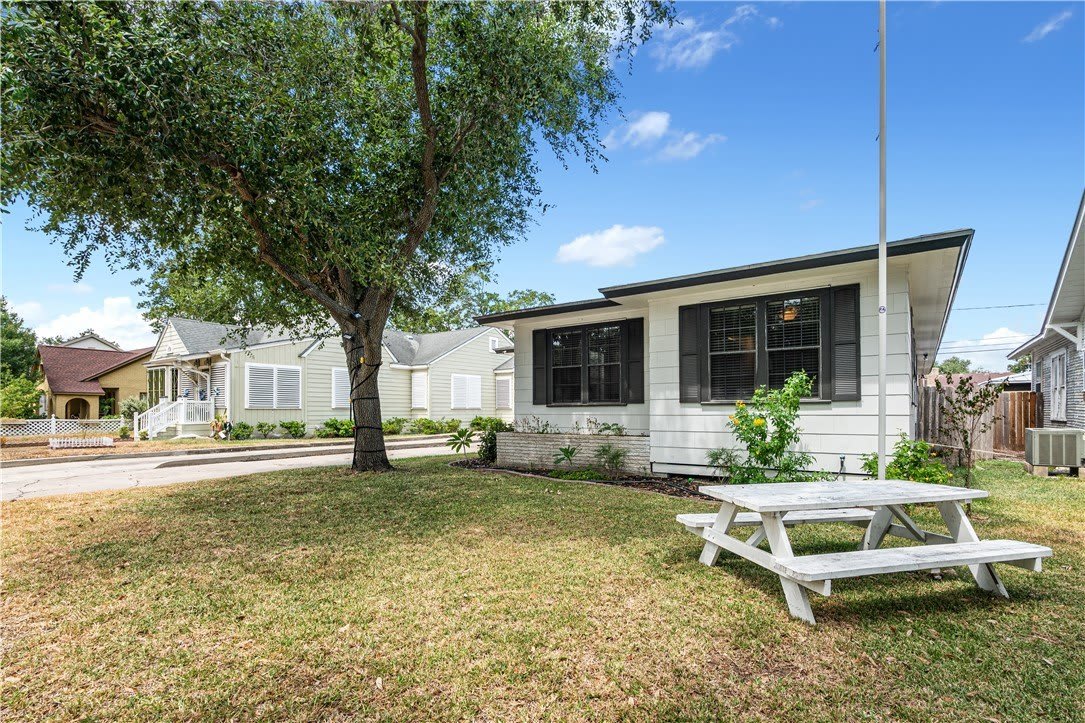 306 Naples Street – photo 3