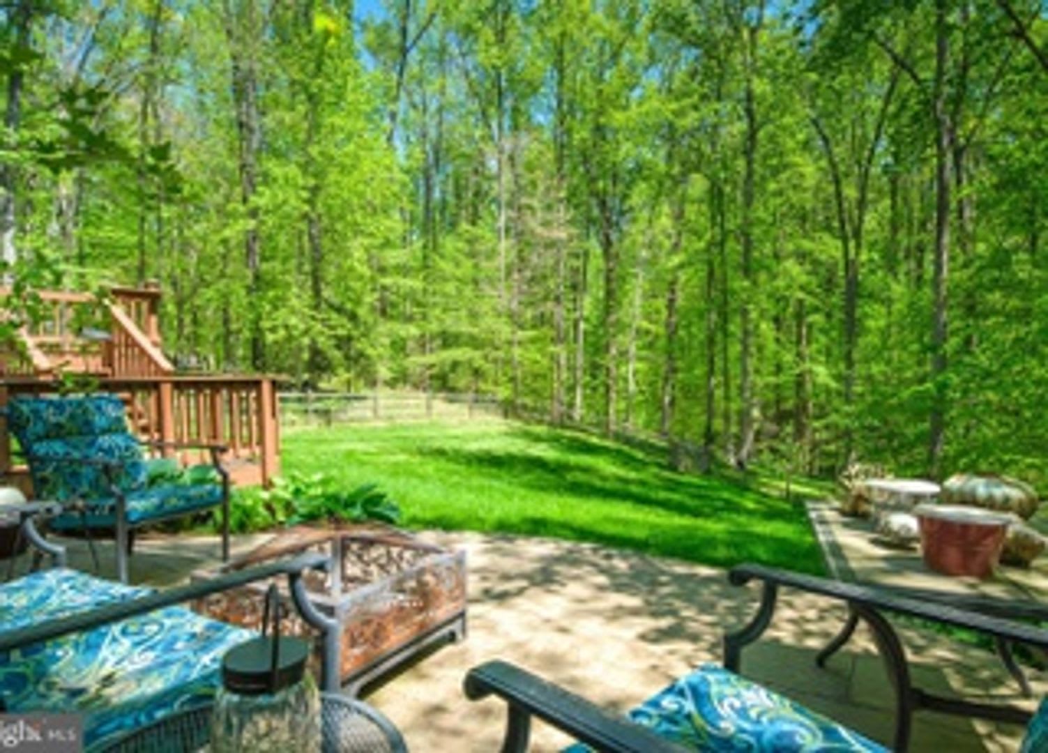6 BEDROOM -MAGNIFICENT 10 ACRES OF PRIVACY – photo 3