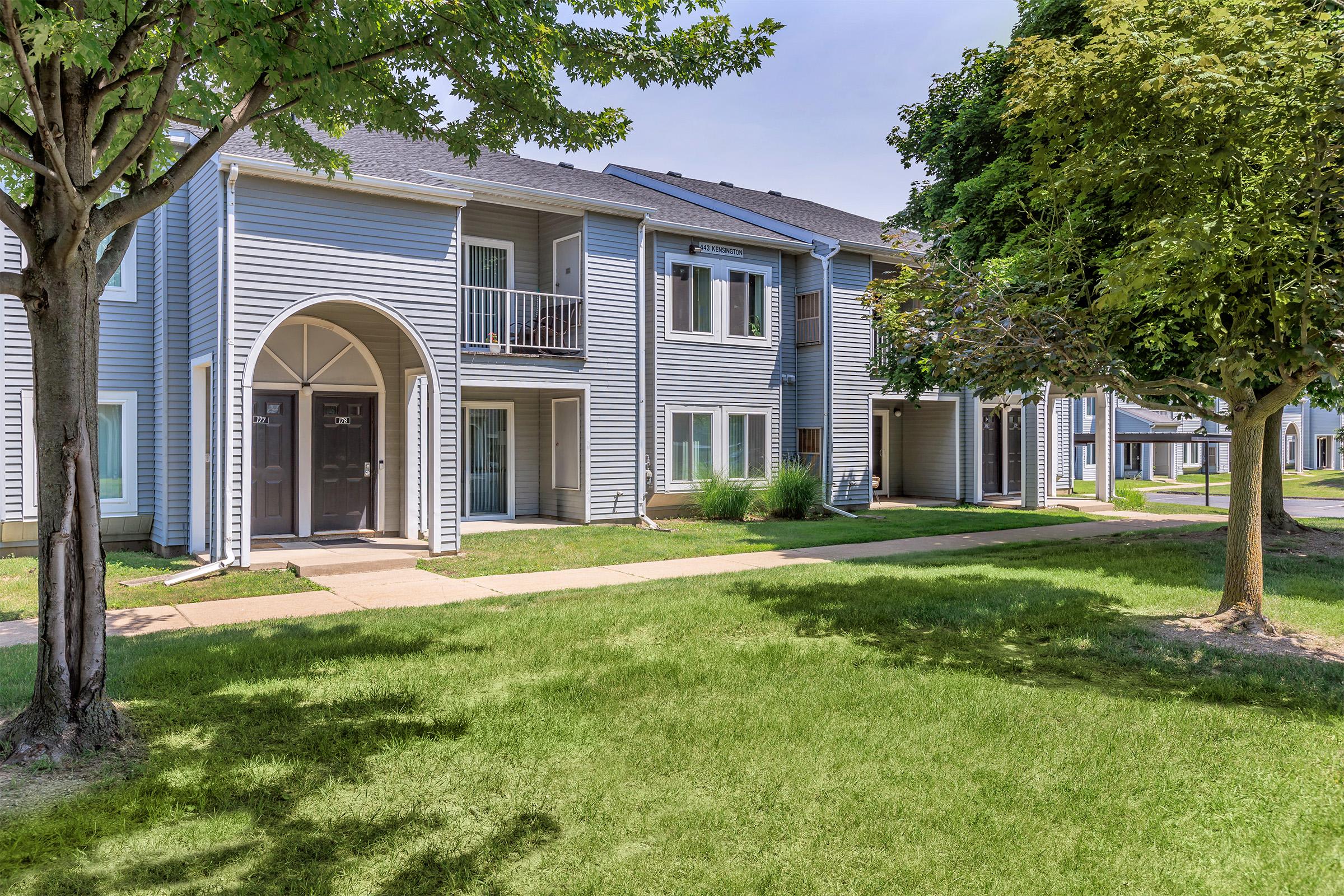 Oaks at Hampton Apartments – photo 1