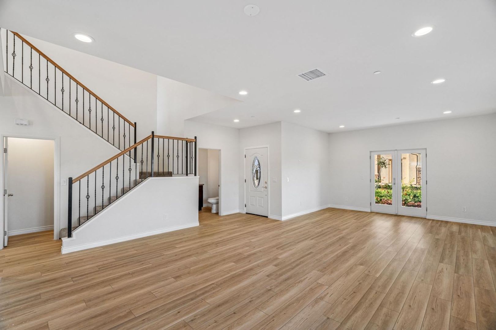 5 Bedroom House With View – photo 3