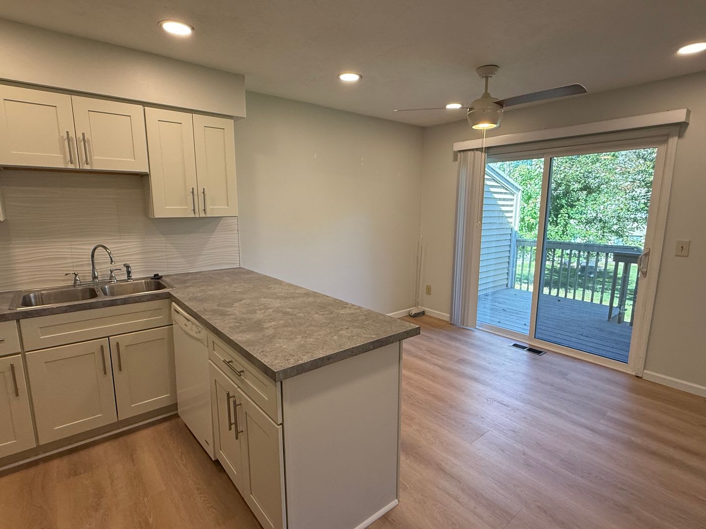 Updated Townhome in Coon Rapids!! 3bed/2bath – photo 3
