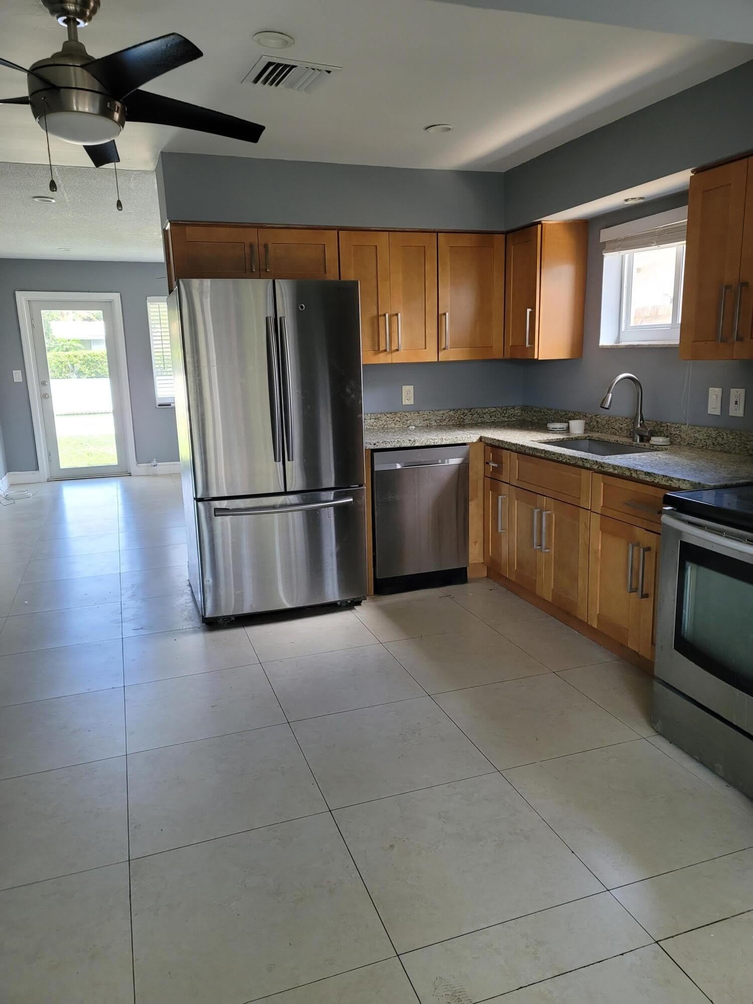 451 SE 1st Avenue – photo 3