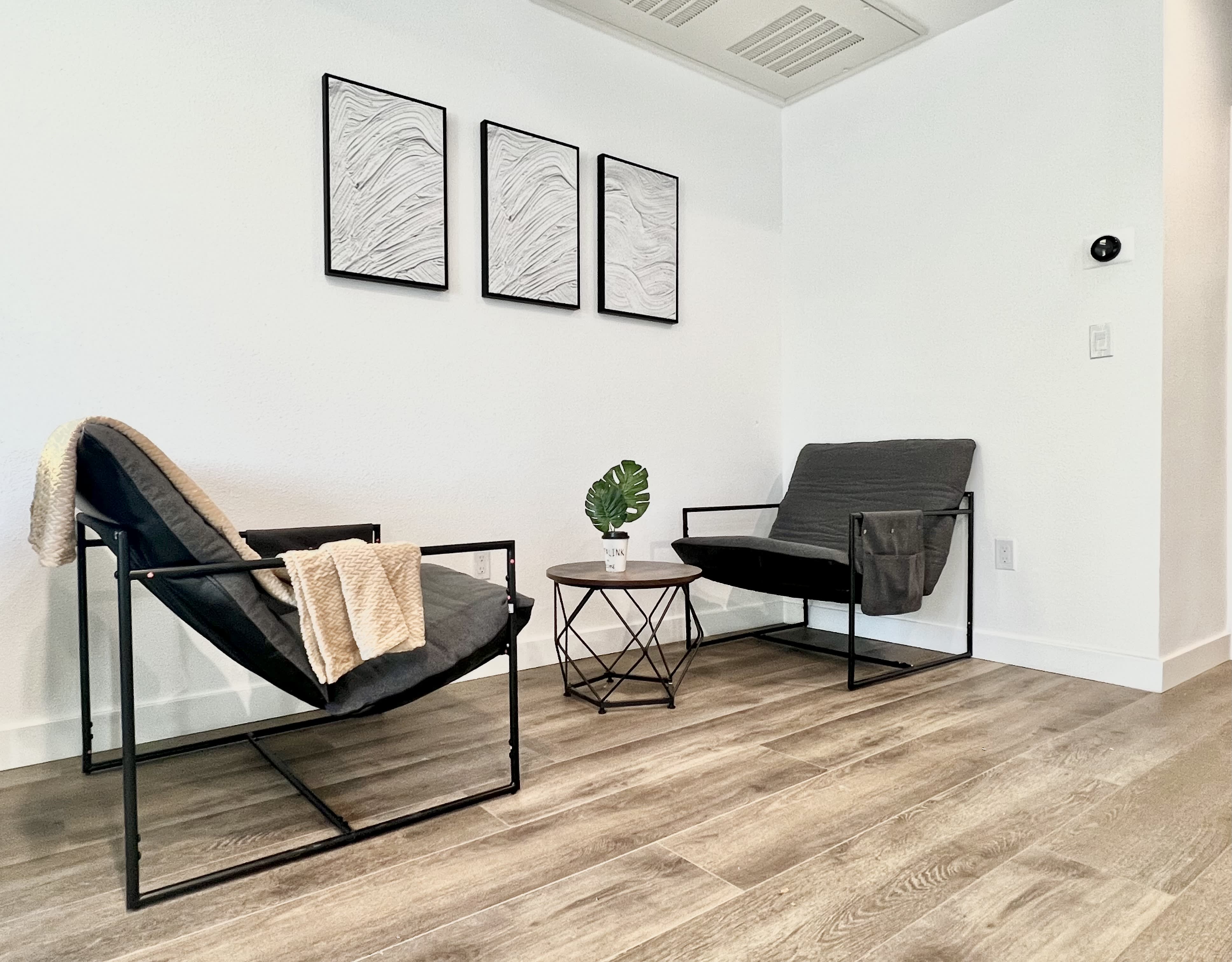 1587 W 35th Street – photo 2