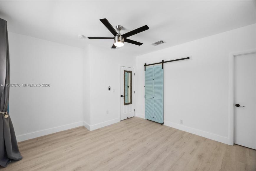 1070 Tyler St – photo 3
