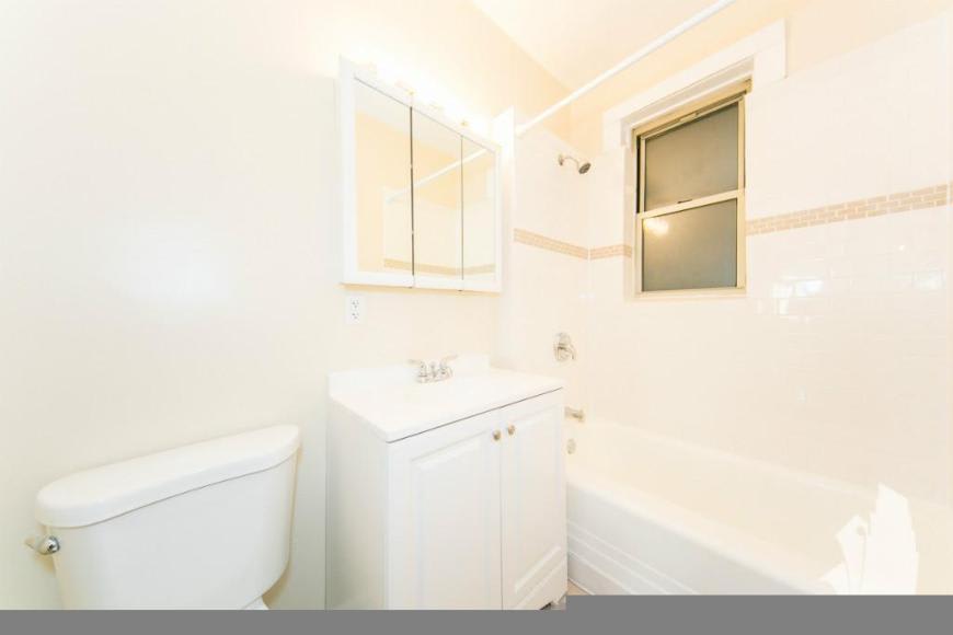 1607 West Berteau – photo 3