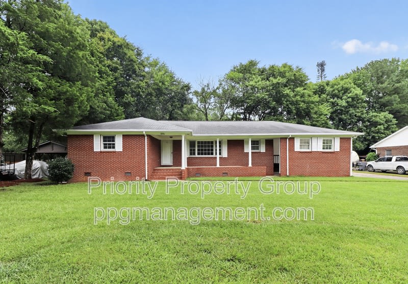 3916 Piney Grove Road – photo 1