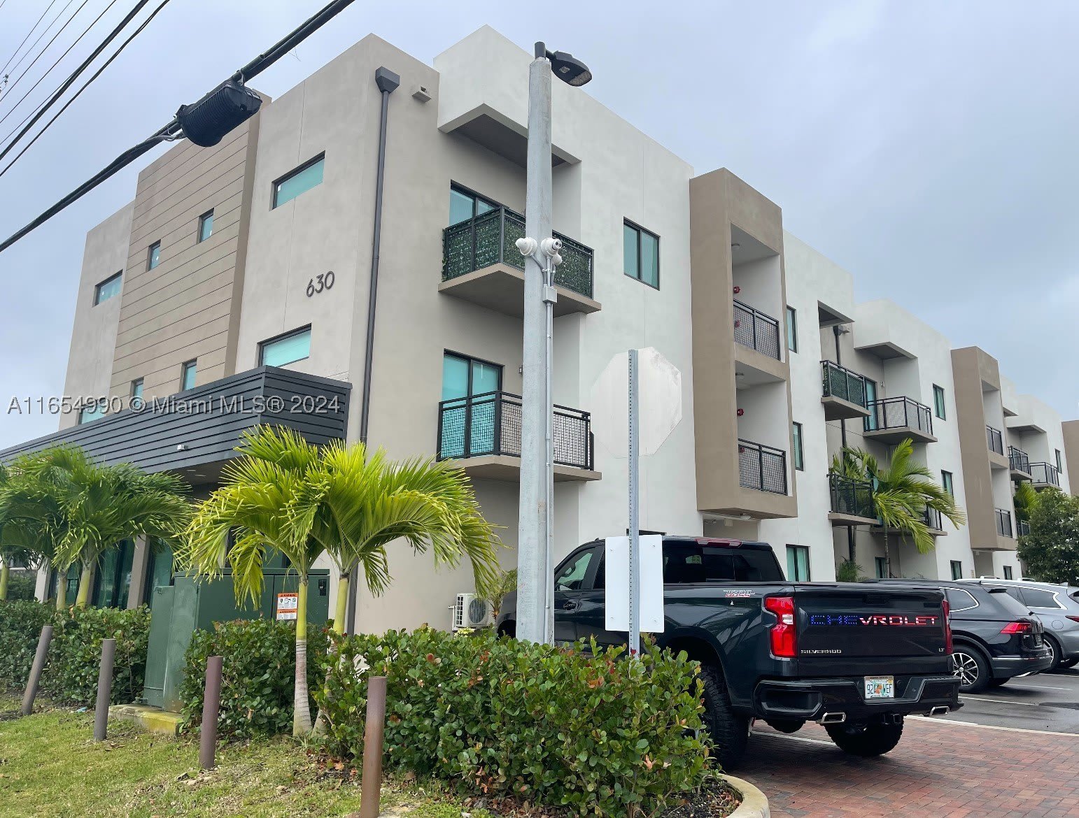 640 West 18th Street – photo 1