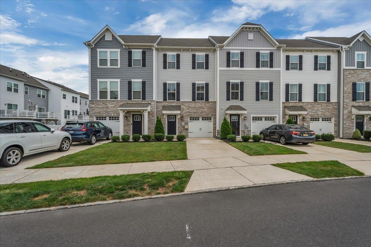 7 Hamilton Court – photo 1