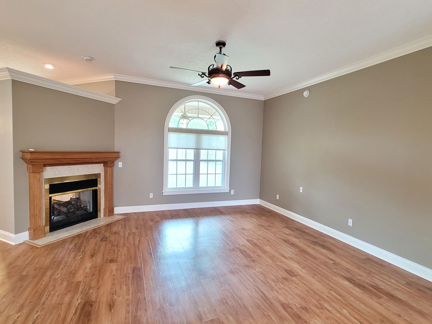 Lynn Haven! Custom Built Brick Home! 4 bedroom 2.5 Bath 2 Car Garage – photo 4