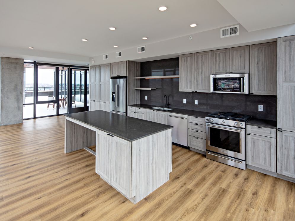 Avalon 555 President – photo 2