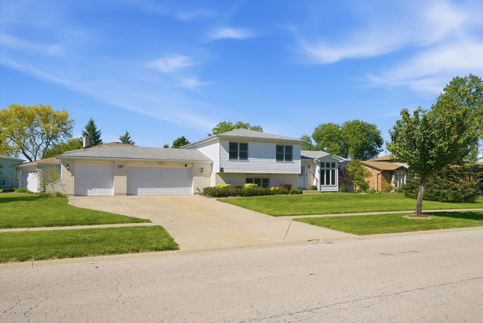 752 Rosanne Street – photo 5