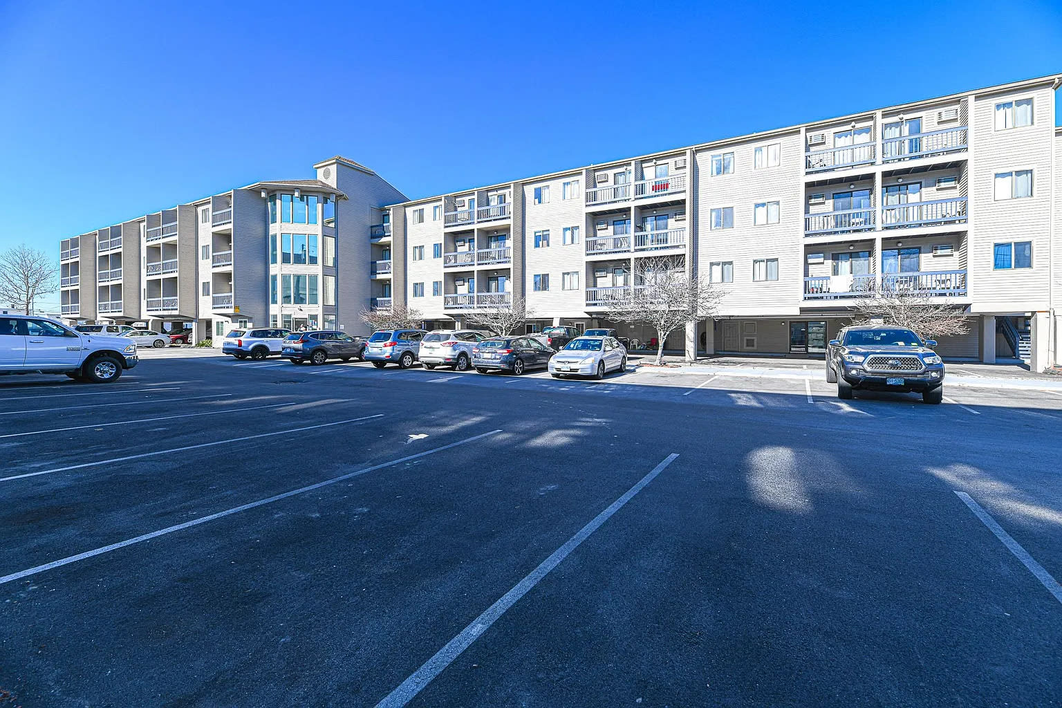 32 Ashworth Ave # 418 – photo 1