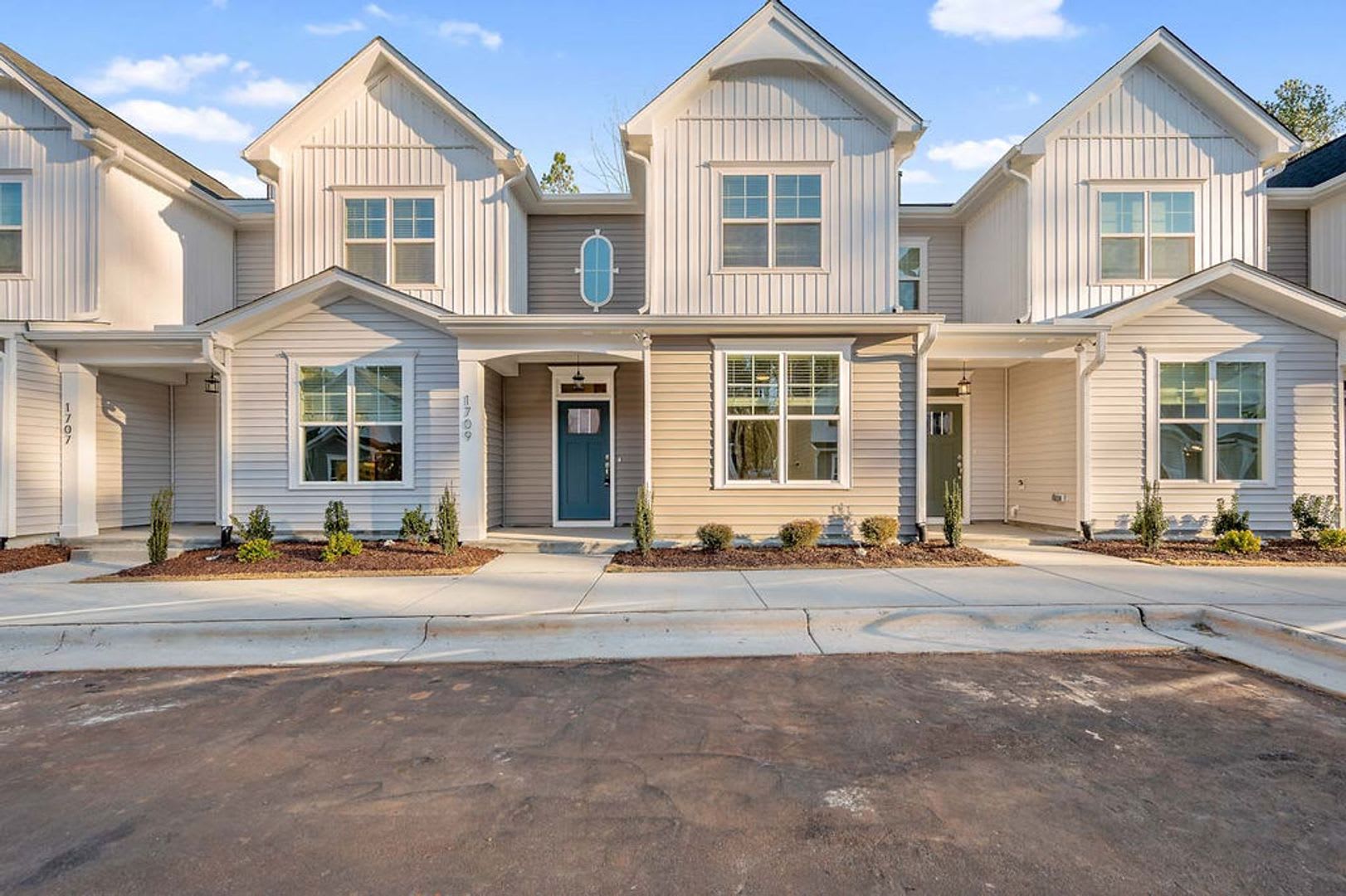3 Bedroom / 3.5 Bath Townhome Close to NCSU, Centennial Campus & Downtown Raleigh! – photo 5