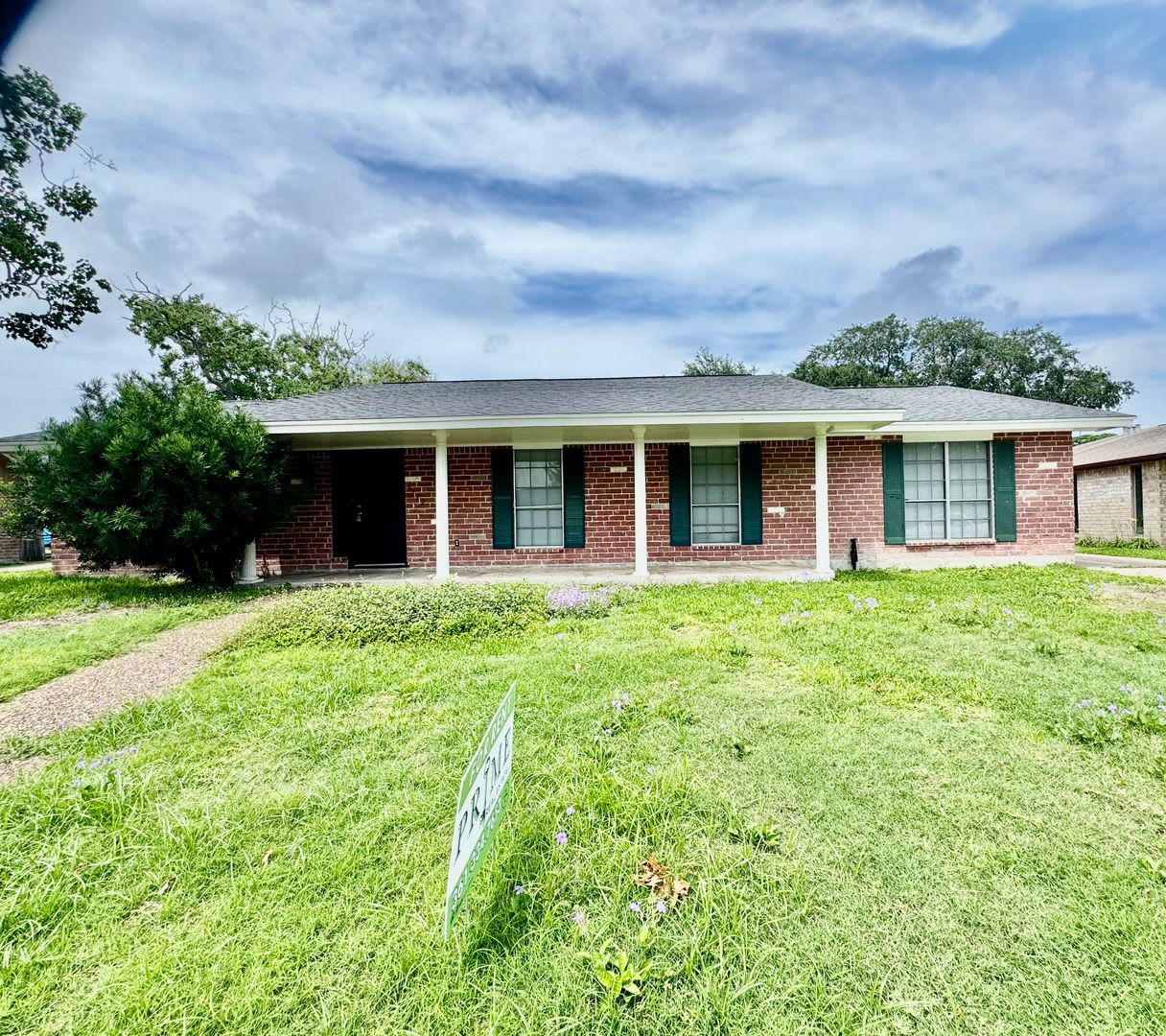 4/2-Country Club Estates / South Side area – photo 1