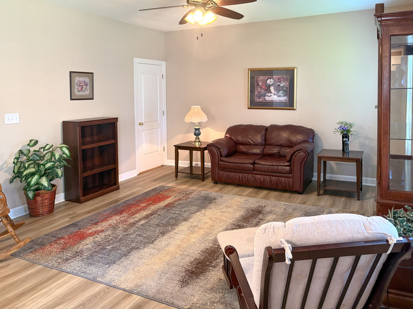 Fully Furnished 4 Bedroom Home With A Stocked Kitchen Fenced Yard And 2 Car Garage – photo 5
