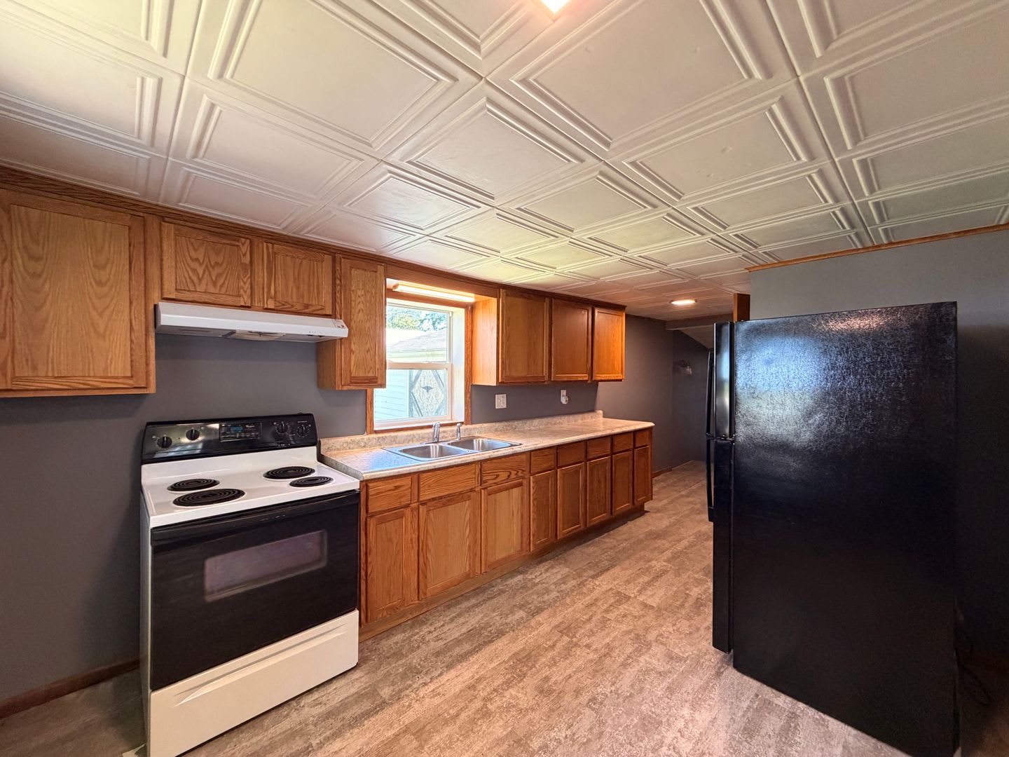 Spacious Family Home Near Schools and Parks in Rock Falls – photo 2