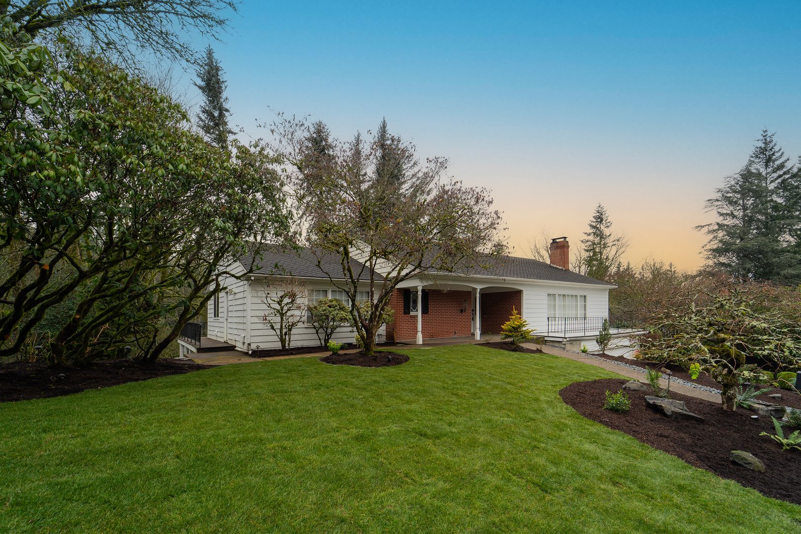 Newly remodeled Beautiful Traditional Ranch home in Lincoln's school district! – photo 2