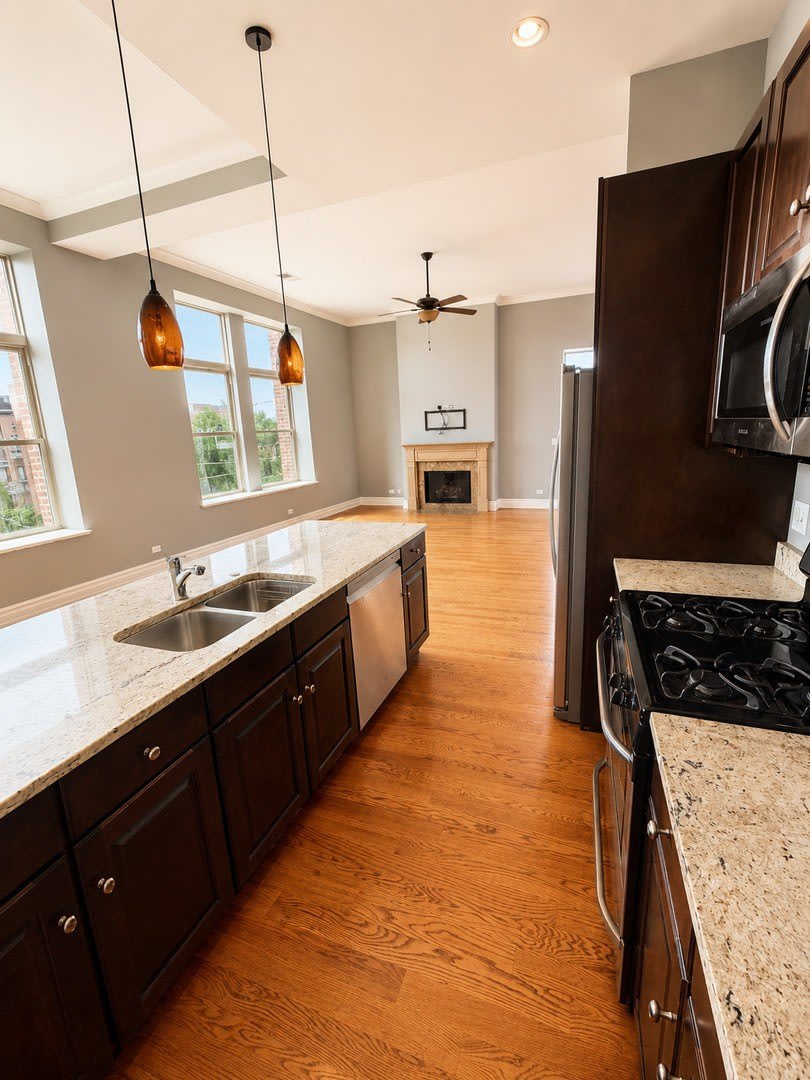 1470 W Carmen Avenue – photo 5