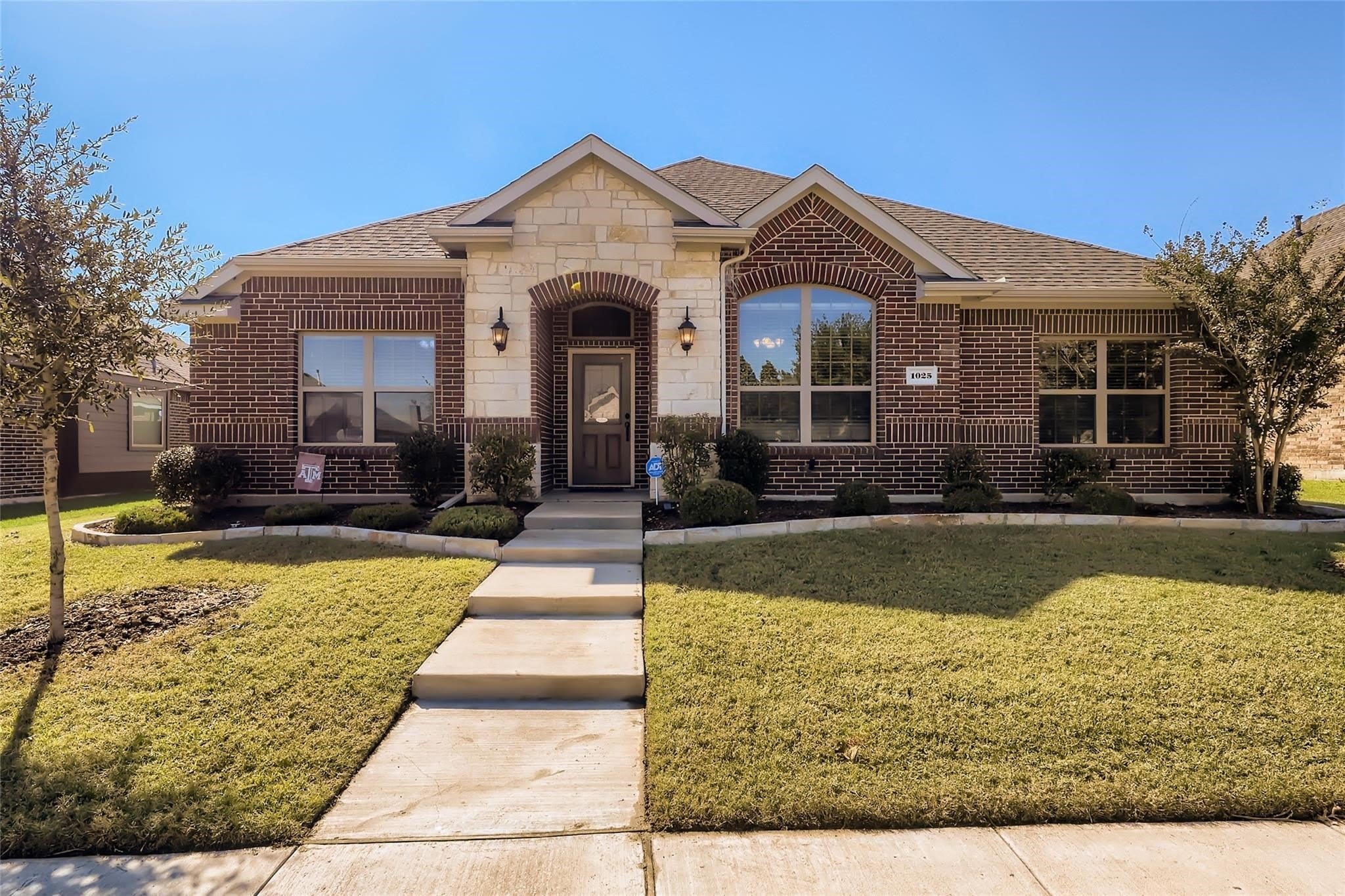1025 Colonial Drive – photo 1
