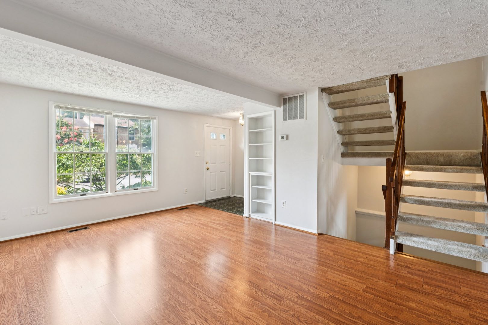Conveniently located in the Courts of Tysons! – photo 4