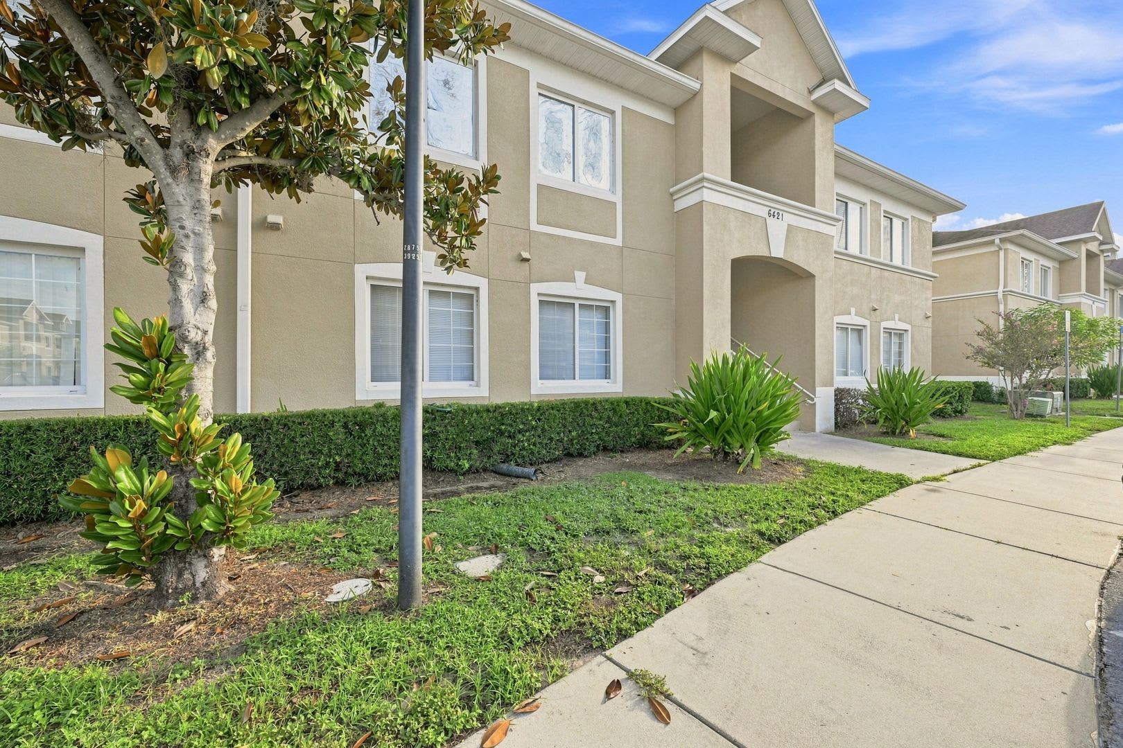 Spacious 3-Bedroom Condo with Beautiful Pond Views – photo 1