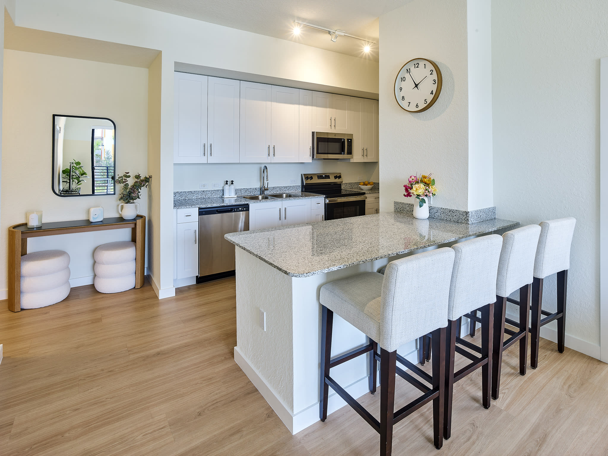 Gateway Luxury Apartments – photo 1